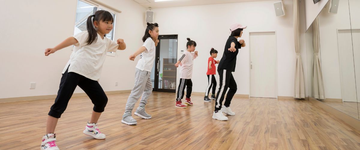 戸田市で開催する幼児・小学生向けチアダンス無料体験レッスンの風景